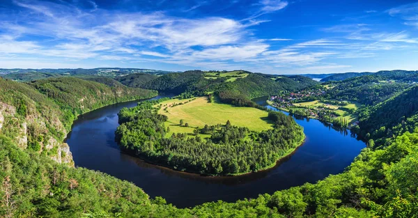 Vista de Vltava rio ferradura forma meandro de Solenice viewp — Fotografia de Stock