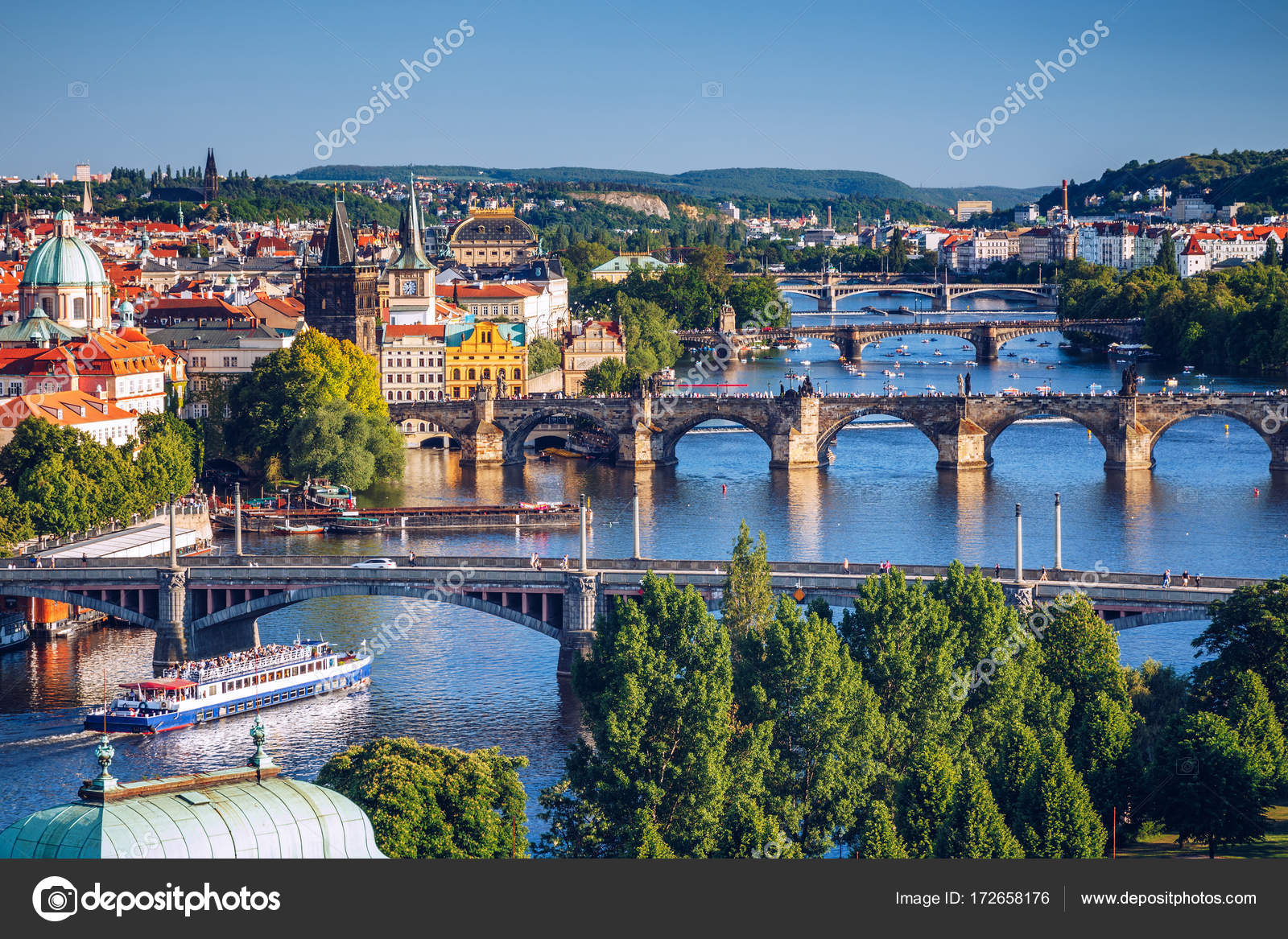 Река дунай будапешт. Чехия дунай. Чехия дунай. Дунай прага. Река дунай.