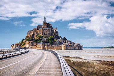 Adada, Normandiya muhteşem Mont Saint Michel Katedrali,