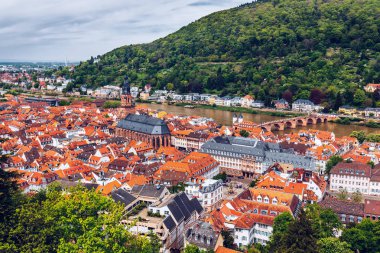 Panoramik manzaralı güzel Ortaçağ kenti Heidelberg C dahil