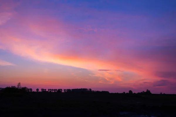 Dramatische zonsondergang en zonsopgang hemel — Stockfoto