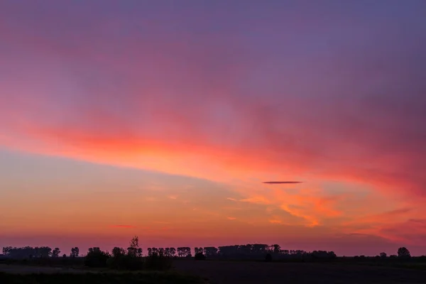 Dramatische zonsondergang en zonsopgang hemel — Stockfoto