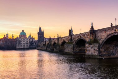 Prag, Charles Köprüsü (Karluv çoğu) sabah, en iyi olmak