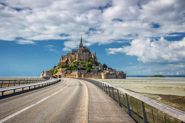 Gyönyörű Mont Saint Michel-katedrális, a sziget, Normandia, n — Stock Fotó