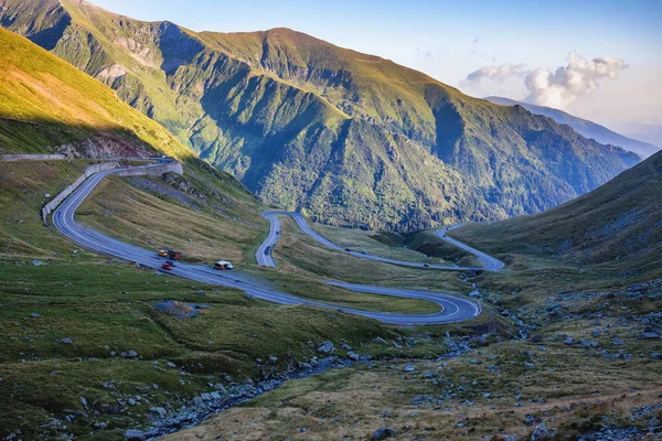 Passo Transfagarasan in estate. Attraversare le montagne dei Carpazi in — Foto Stock