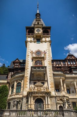 Peles Kalesi, Romanya. Güzel ünlü kraliyet Kalesi ve ornamen