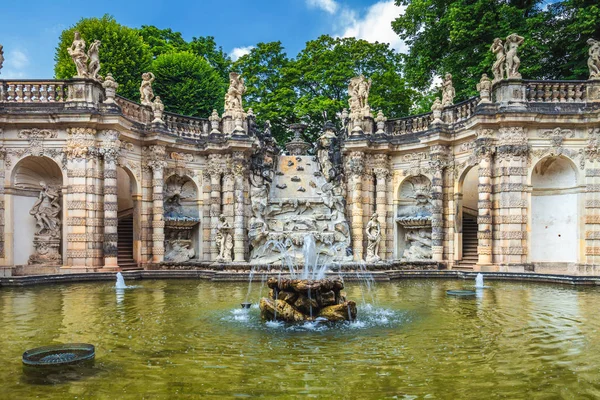 Famous Zwinger palace (Der Dresdner Zwinger) Art Gallery of Dres — Stock Photo, Image