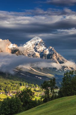 San Vito di Cadore (yakın Cortina yukarıda monte Antelao (3263m)