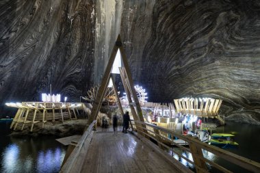 Turda, Romanya - 8 Ağustos 2017: Turda Salt Mine iç görünümünü, 