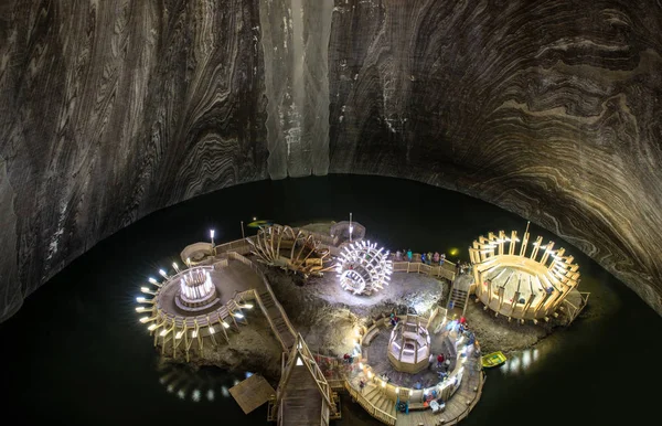 Turda, Romania - August 8, 2017: Inner view of Turda Salt Mine, — Stock Photo, Image