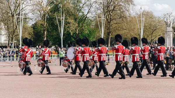 London, england - 4. april 2017 - die Wachablösung bei b — Stockfoto