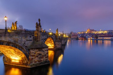 Charles Köprüsü (aka Karluv çoğu, taş köprü, Kamenny en, 