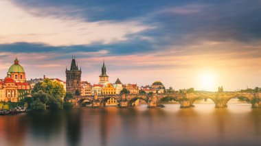 Ünlü ikonik görüntü Charles Bridge, Prague, Çek Cumhuriyeti. C