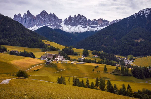 Berühmtesten alpinen Ort der Welt, santa maddalena (st magda — Stockfoto