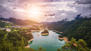 Panoramik manzarası, göl, Centro Cadore İtalya, Alpleri'nde