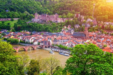 Panoramik manzaralı güzel Ortaçağ kenti Heidelberg C dahil