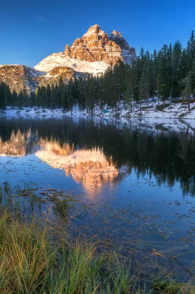 Lago Antorno, Tres Picos de Lavaredo, Lago Antorno y Tre Cime — Foto de Stock