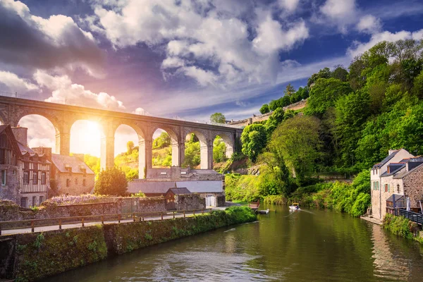 The picturesque medieval port of Dinan on the Rance Estary, Bri — стоковое фото