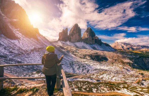 Dağlarda yaz, p pusula ile yön arama Gezgini