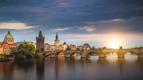 Charles Bridge in the Old Town of Prague, Czech Republic — Stock Photo, Image