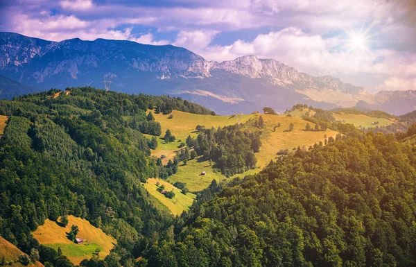 Yaz Alp Transilvanya dönüm noktası, yeşil alanlar, yatay — Stok fotoğraf