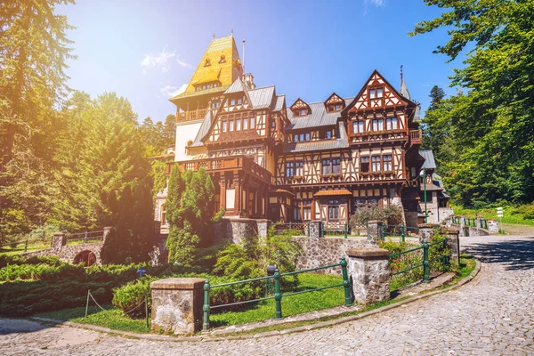 Castello di Pelisor, Sinaia, Romania. Veduta del famoso castello di Pelisor — Foto Stock