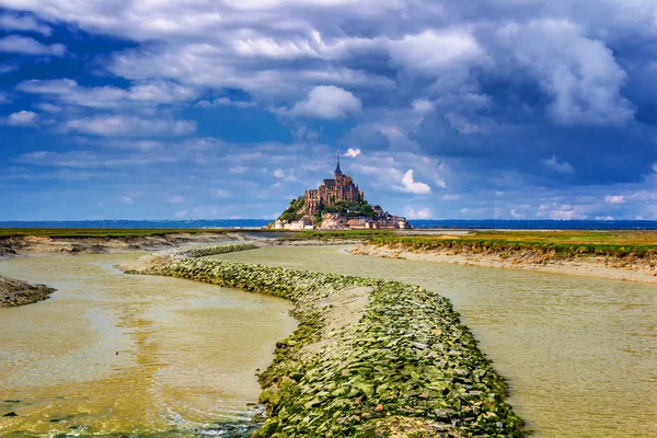 Velkolepá katedrála Mont Saint Michel na ostrově, Normandie, — Stock fotografie