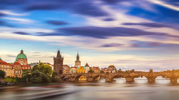 Imagem icónica famosa da ponte Charles, Praga, República Checa. C — Fotografia de Stock