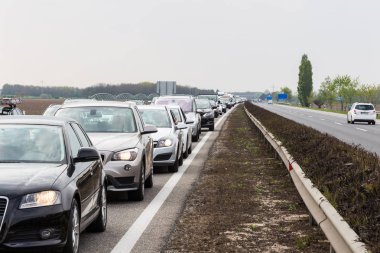 Trafik jam karayolu üzerinde saatinde