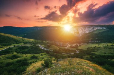 Gün batımında Turda Gorge (Cheile Turzii) panoraması, doğal rezerv,