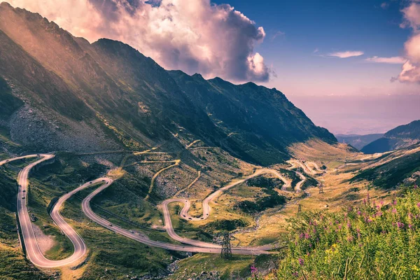 Transfagarasan przekazać w lecie. Przekraczania Karpat w — Zdjęcie stockowe