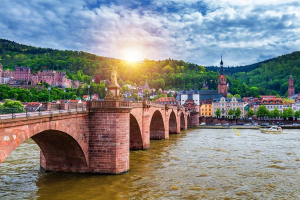 Gamla Neckar bron och Heidelberg city, Tyskland — Stockfoto