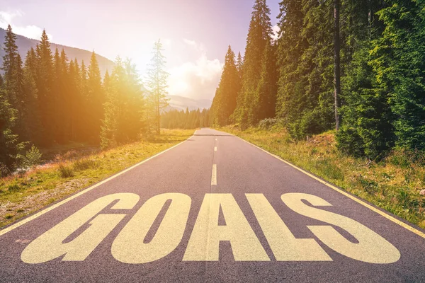 Goals word written on road in the mountains — Stock Photo, Image