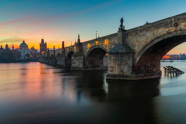 Famous iconic image of Charles bridge, Prague, Czech Republic. C — Stock Photo, Image