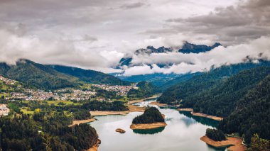 Panoramik manzarası, göl, Centro Cadore İtalya, Alpleri'nde