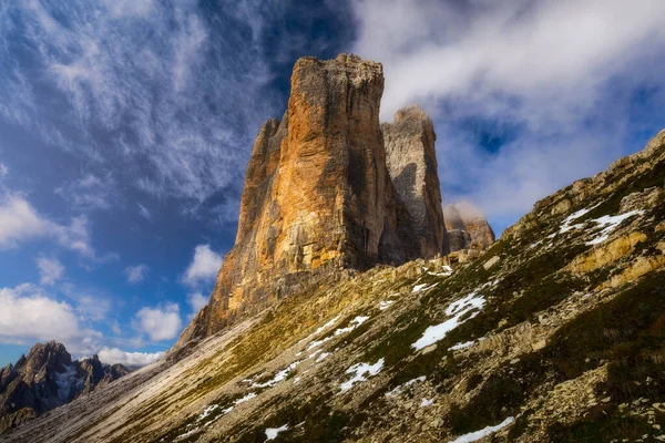 Utsikt över nationalparken Tre Cime di Lavaredo, Dolomiterna, söder — Stockfoto