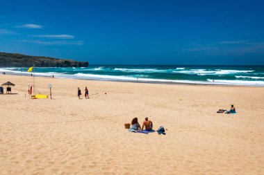 Praia da Amoreira, Aljezur Bölgesi 'ne giden tahta yol.,