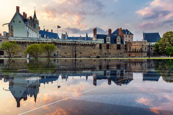 Slottet Château des Ducs de Bretagne (Chateau des Ducs de Bretagne) jag — Stockfoto