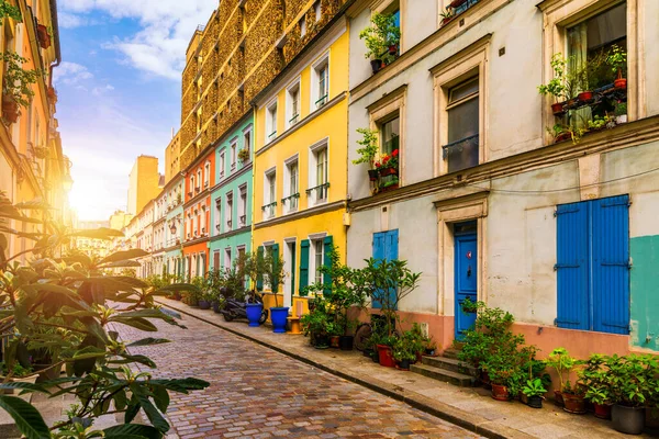 Cremieux Street (Rue Cremieux), Paris, France. Rue Cremieux in t — Stock Photo, Image
