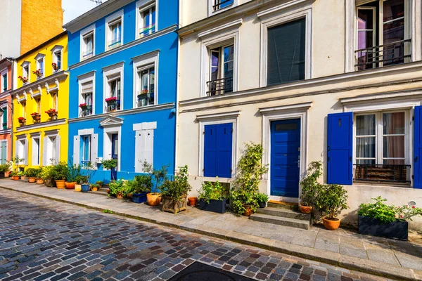 Cremieux Street (Rue Cremieux), Paris, France. Rue Cremieux in t — Stock Photo, Image