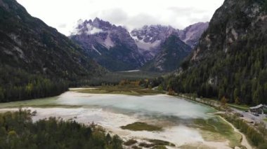 Lake Landro veya Lago di Landro Durrensee güney Dolomites , Kuzey İtalya. Shot Lake Landro veya Lago di Landro Durrensee güney Dolomites , Kuzey İtalya.