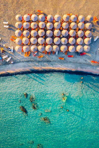 Aerial view of beautiful tropical Elafonissi Beach with pink san — Stock Photo, Image
