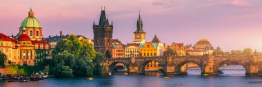 Çek Cumhuriyeti Prag 'daki Charles Köprüsü. Prag, Çek Cumhuriyeti. Cha!
