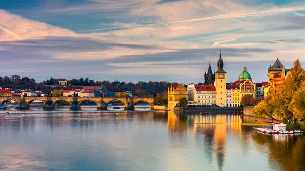 Pont Charles à Prague en Tchéquie. Prague, République tchèque. Cha ! — Photo