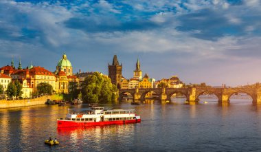 Çek Cumhuriyeti Prag 'daki Charles Köprüsü. Prag, Çek Cumhuriyeti. Cha!