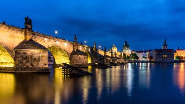 Çek Cumhuriyeti Prag 'daki Charles Köprüsü. Prag, Çek Cumhuriyeti. Cha!