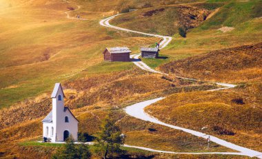Passo Gardena 'daki San Maurizio Şapeli, Güney Tyrol, İtalya. Vi