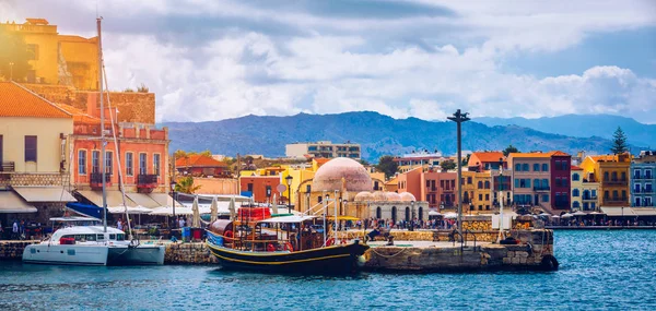 Pintoresco puerto antiguo de Chania. Monumentos de la isla de Creta. GRECIA —  Fotos de Stock