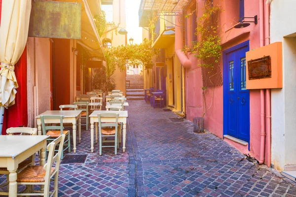 Charmante straatjes van Griekse eilanden, Kreta. Straat in de oude stad — Stockfoto