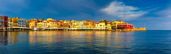 Pintoresco puerto antiguo de Chania. Monumentos de la isla de Creta. GRECIA —  Fotos de Stock